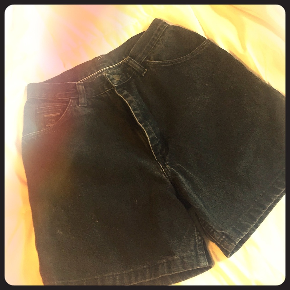 Vintage high wasted shorts🕶